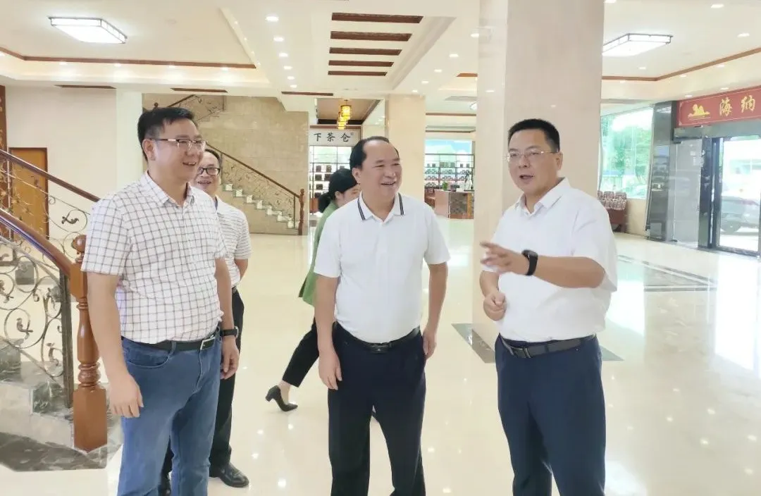 梧州市委常委、宣傳部部長黃恩一行蒞臨集團調(diào)研指導